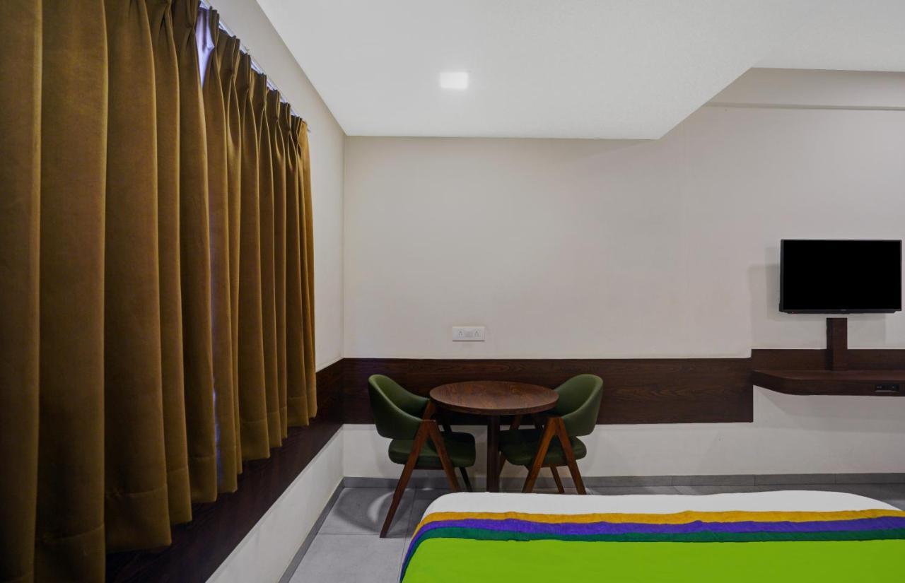 Greenotel Rooms Hazira, Surat Eksteriør billede