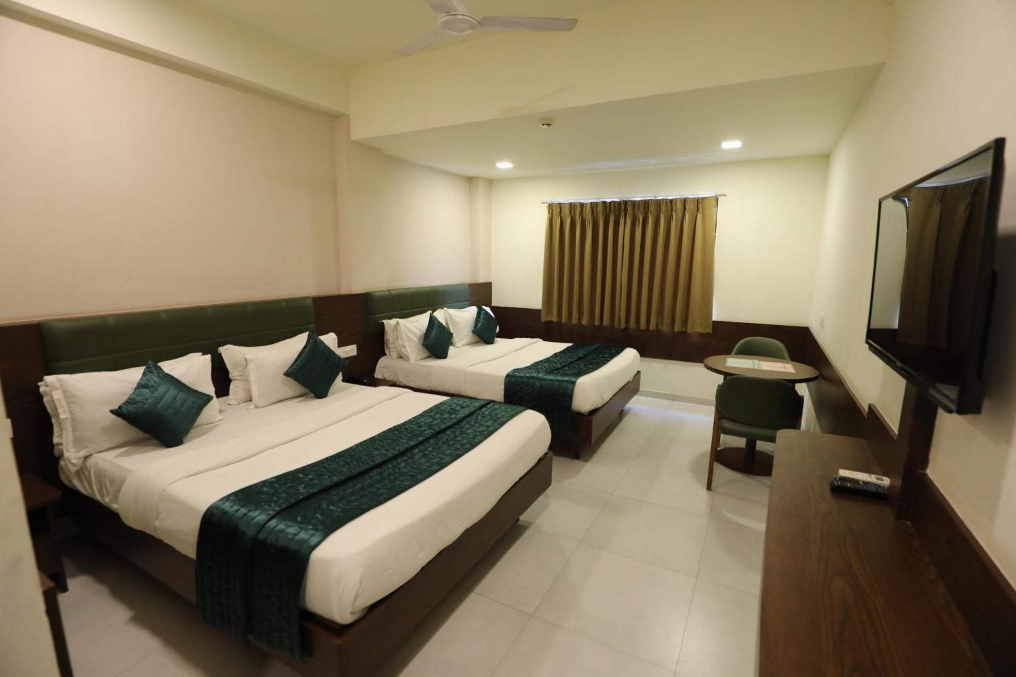 Greenotel Rooms Hazira, Surat Eksteriør billede