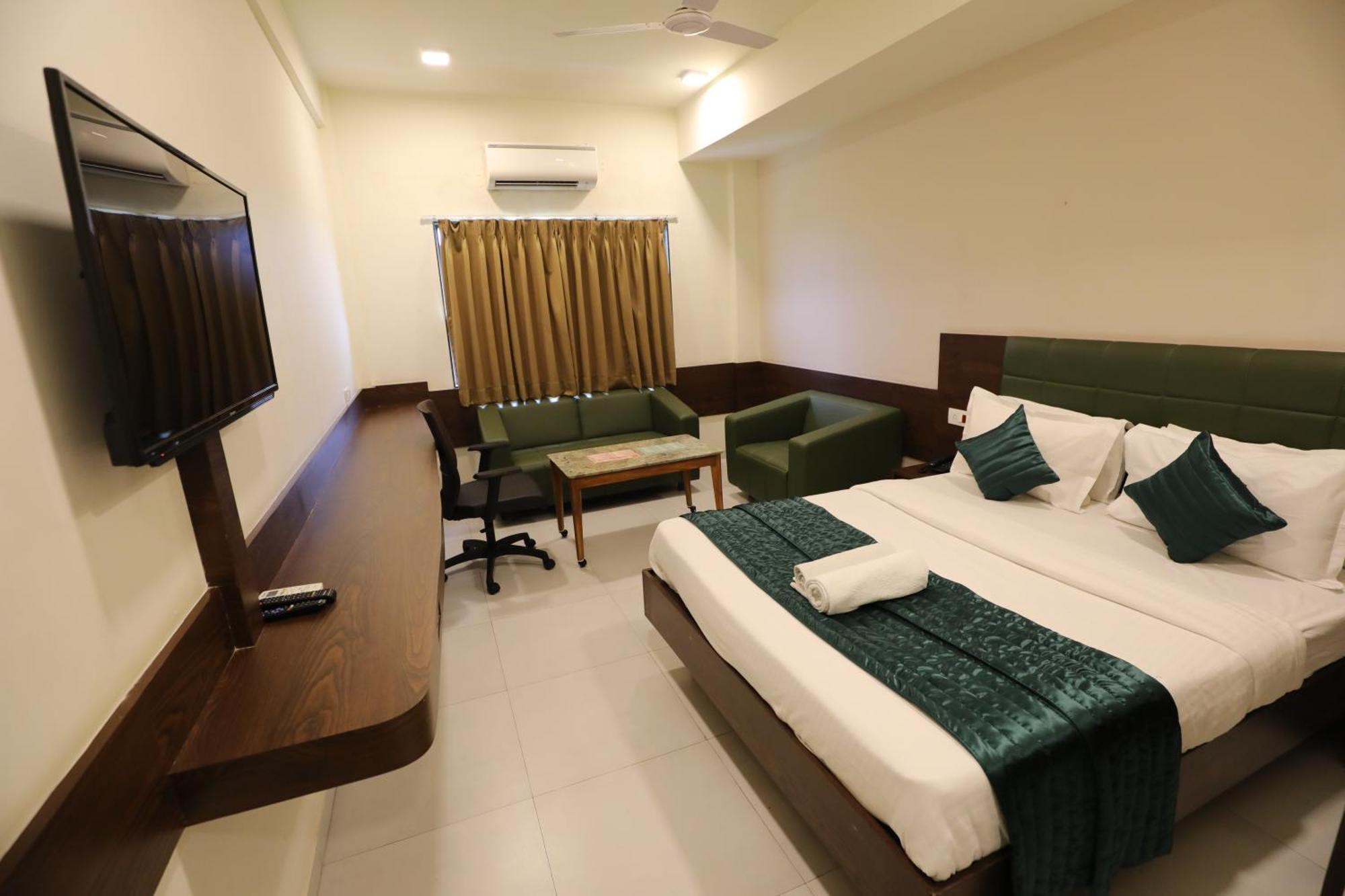 Greenotel Rooms Hazira, Surat Eksteriør billede