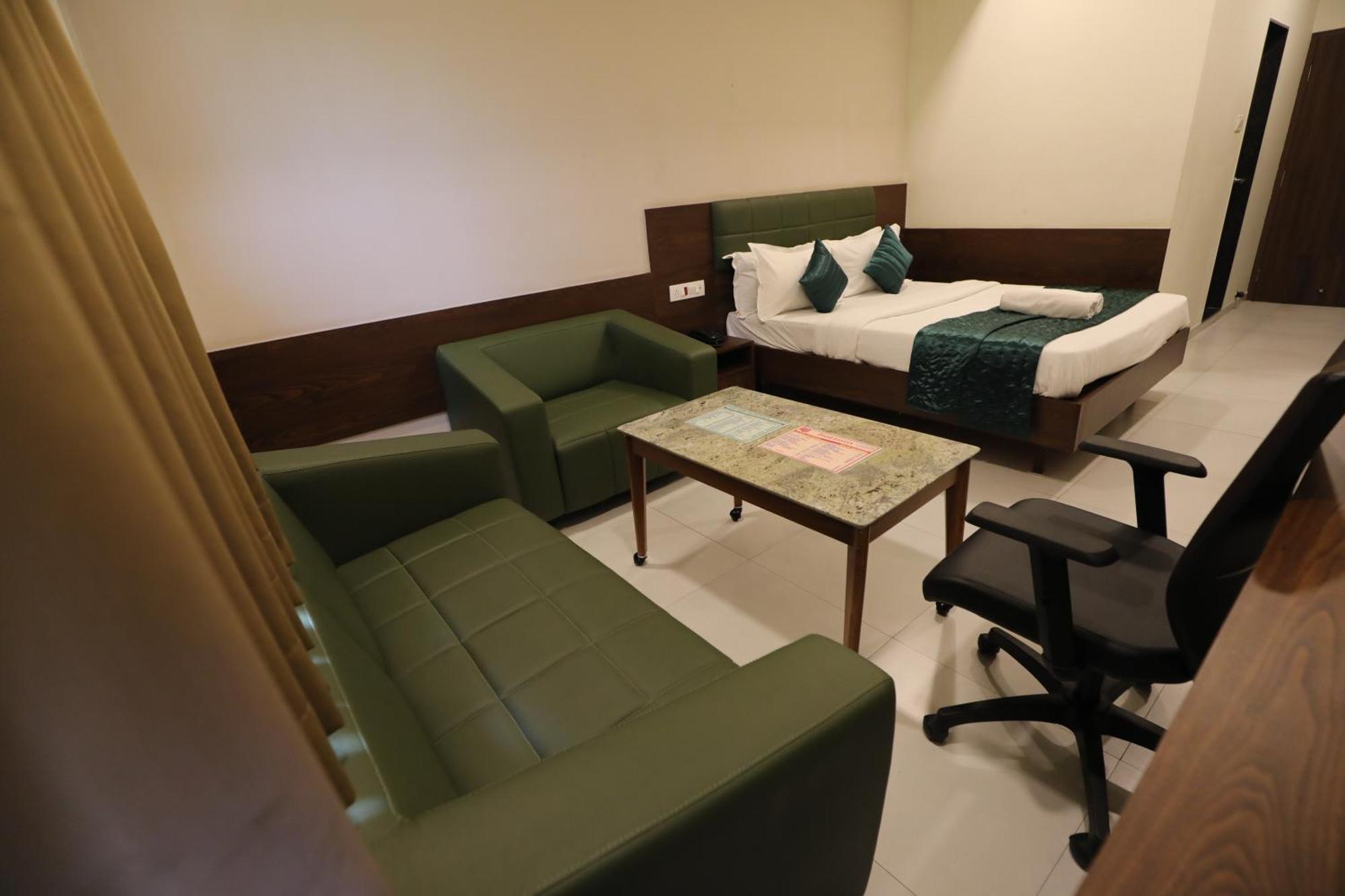 Greenotel Rooms Hazira, Surat Eksteriør billede