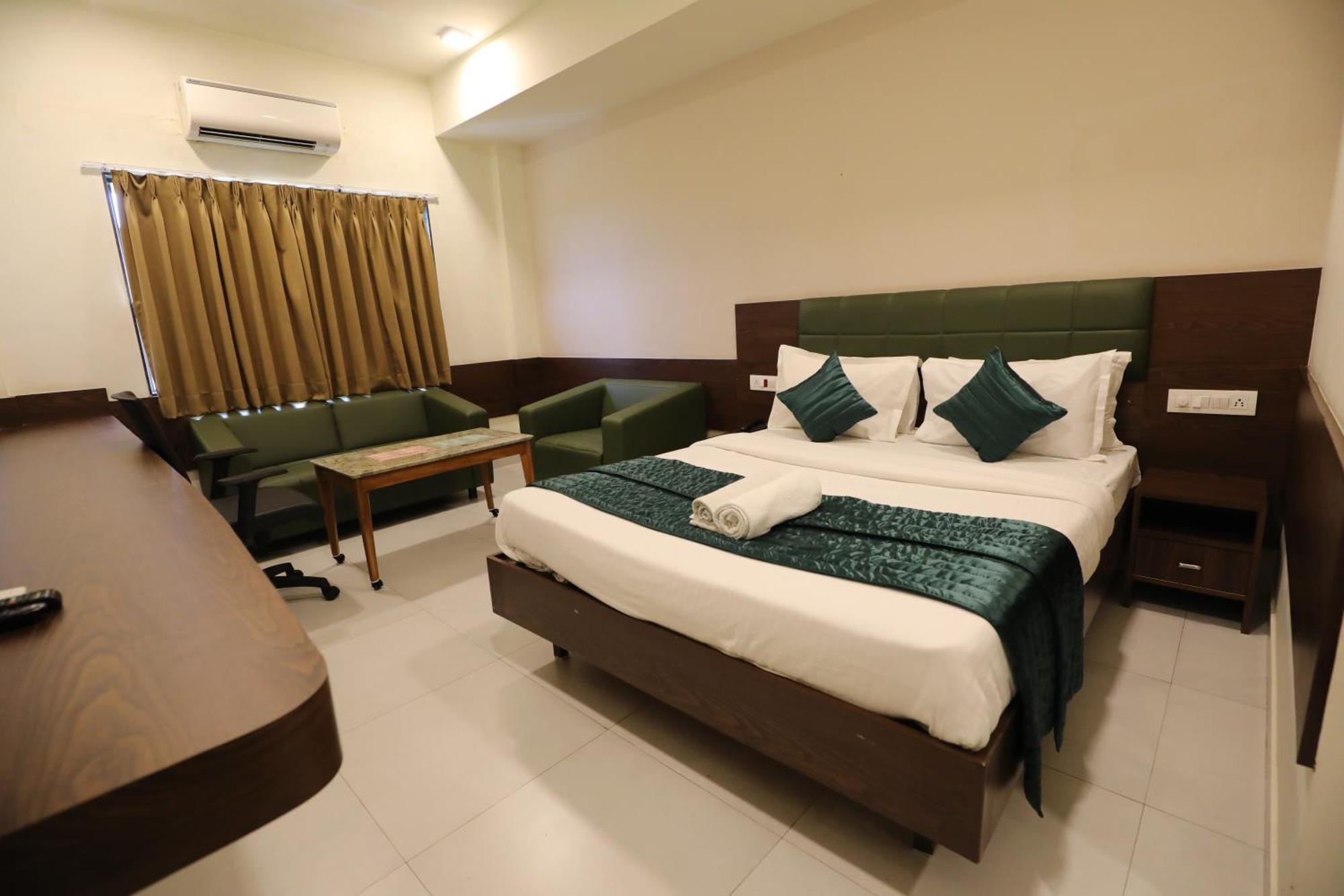 Greenotel Rooms Hazira, Surat Eksteriør billede