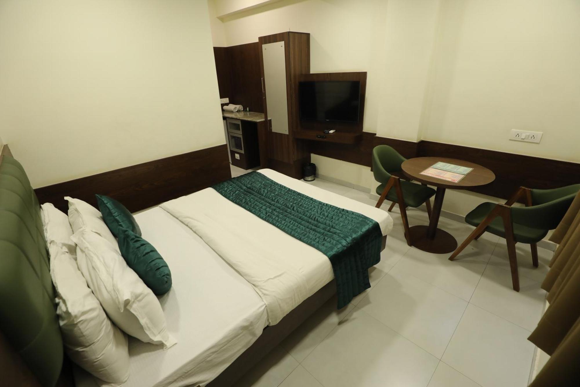 Greenotel Rooms Hazira, Surat Eksteriør billede