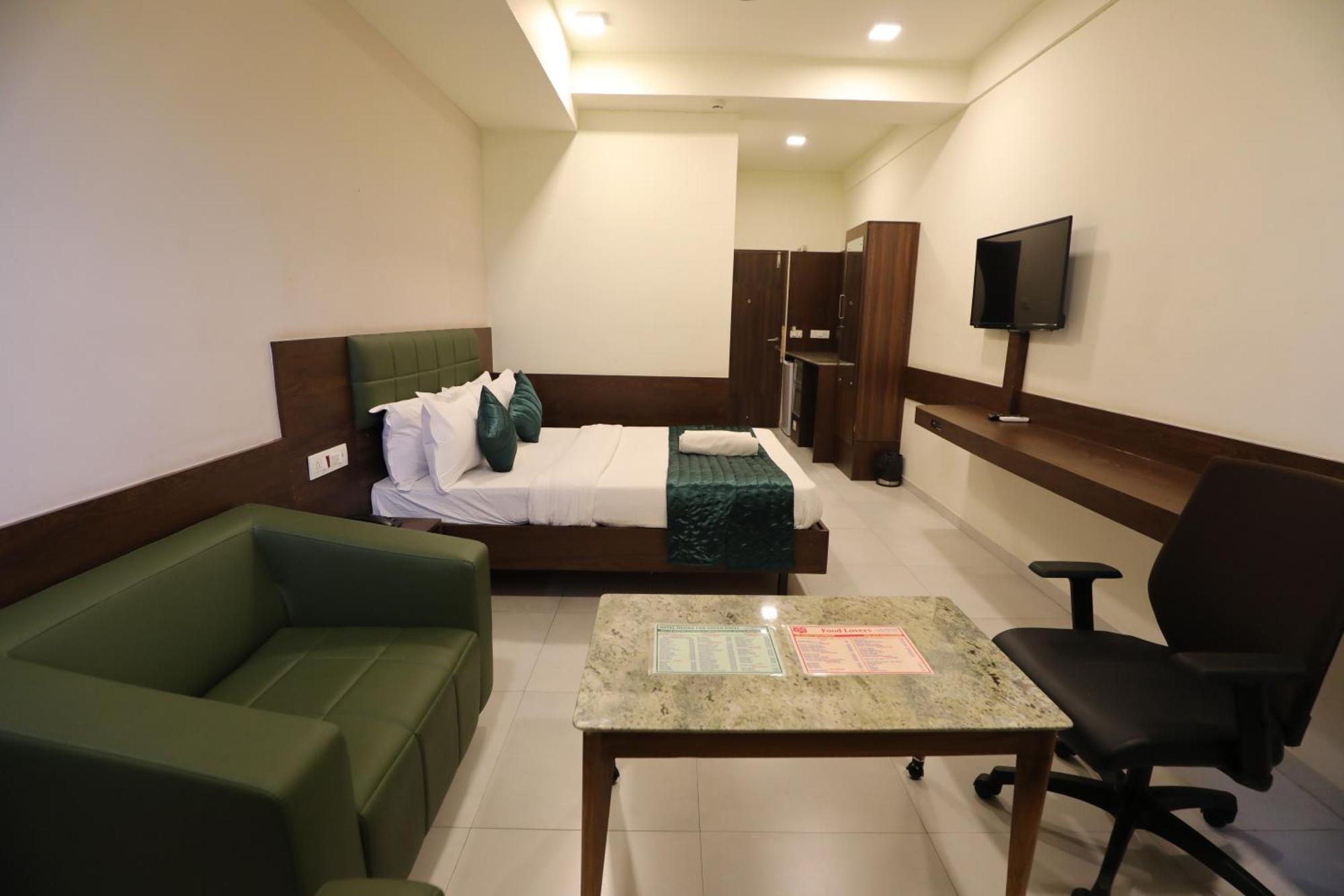 Greenotel Rooms Hazira, Surat Eksteriør billede