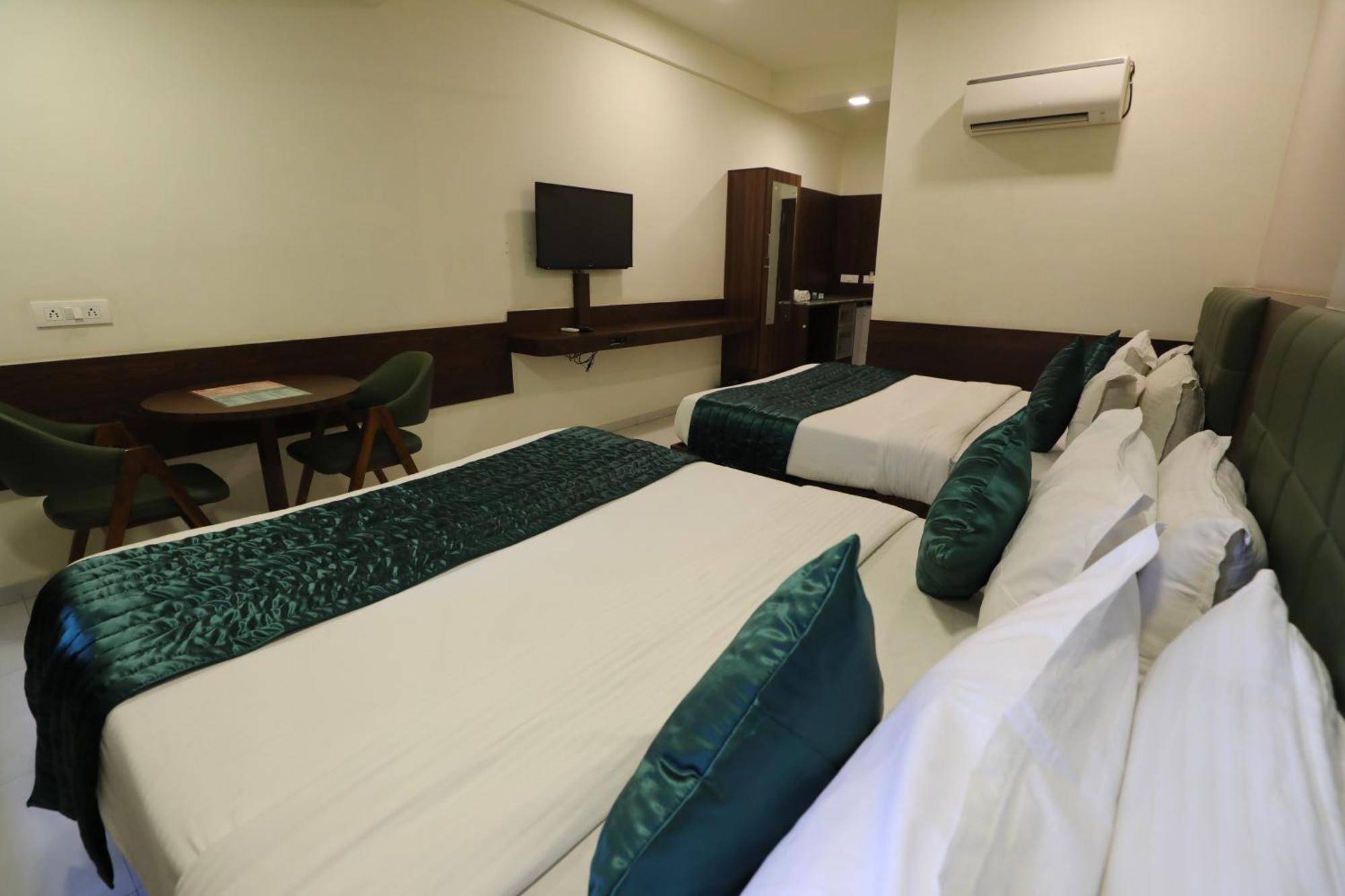 Greenotel Rooms Hazira, Surat Eksteriør billede