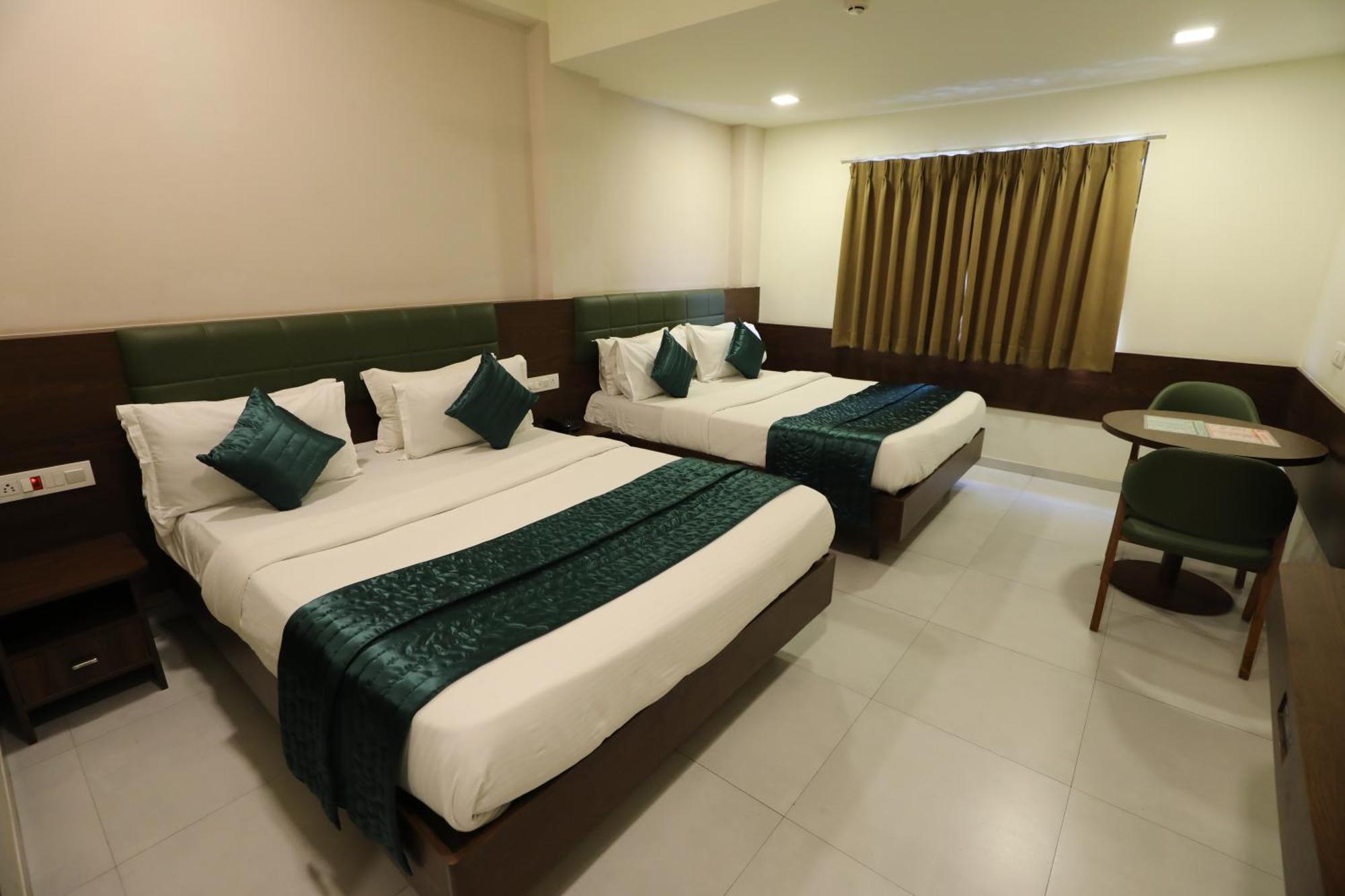 Greenotel Rooms Hazira, Surat Eksteriør billede