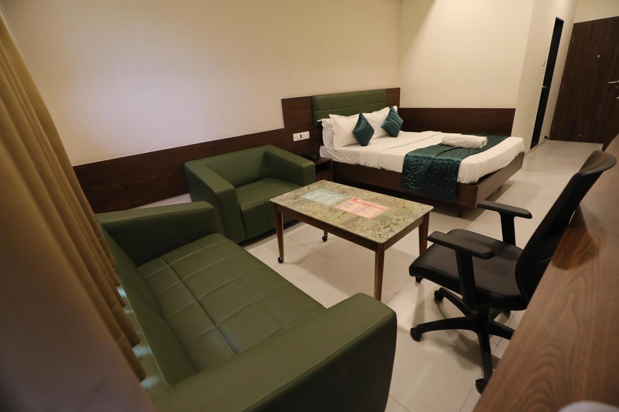 Greenotel Rooms Hazira, Surat Eksteriør billede