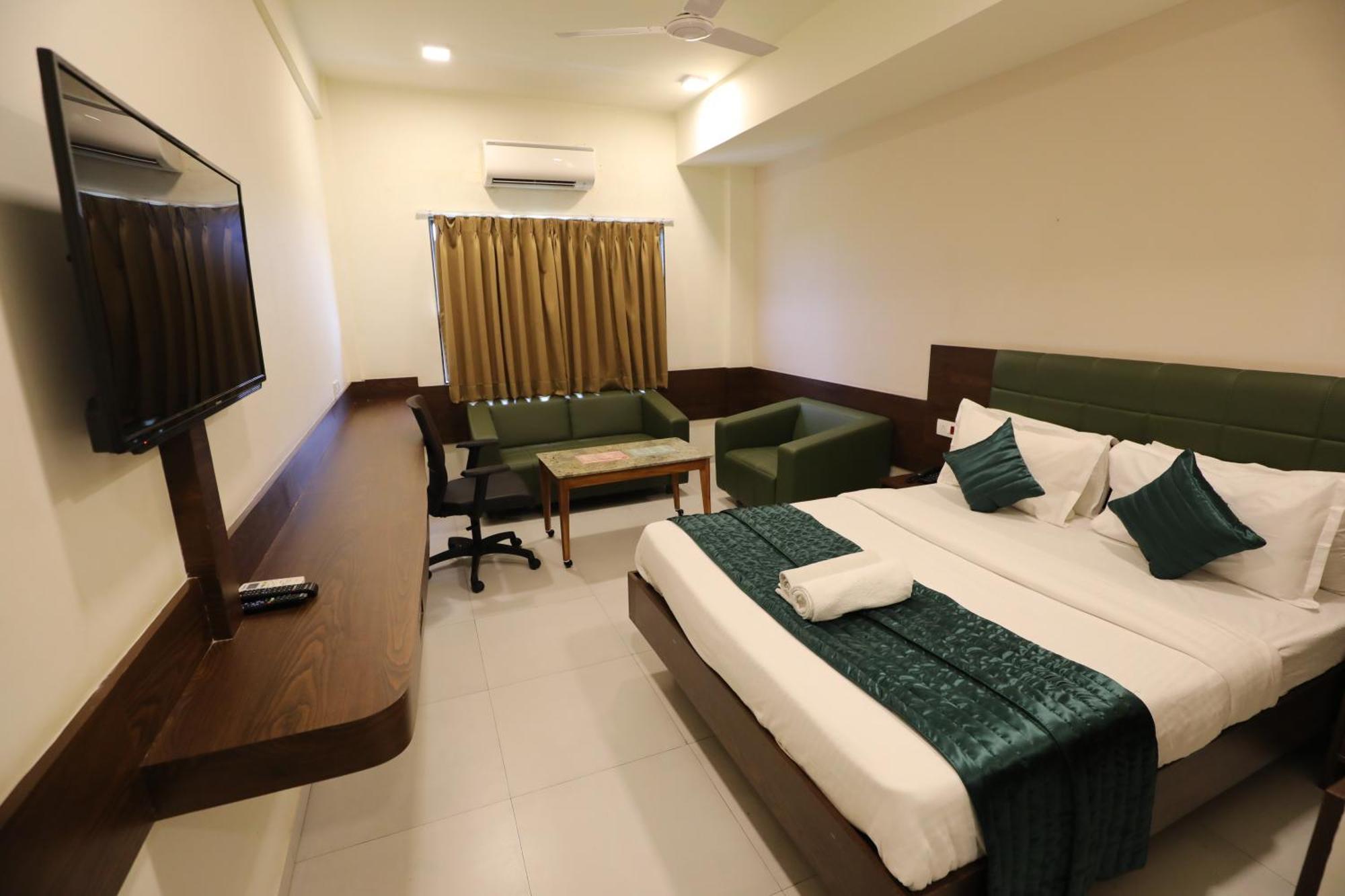 Greenotel Rooms Hazira, Surat Eksteriør billede