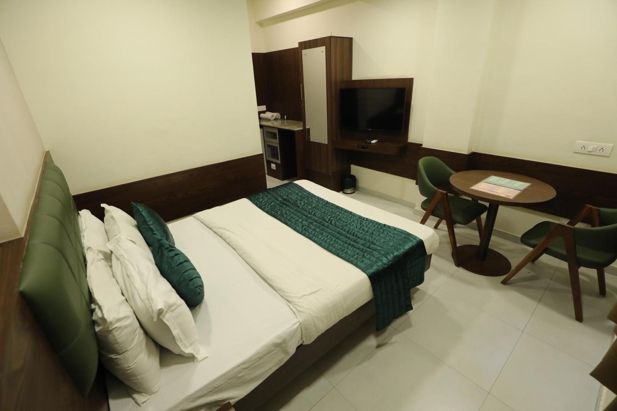 Greenotel Rooms Hazira, Surat Eksteriør billede