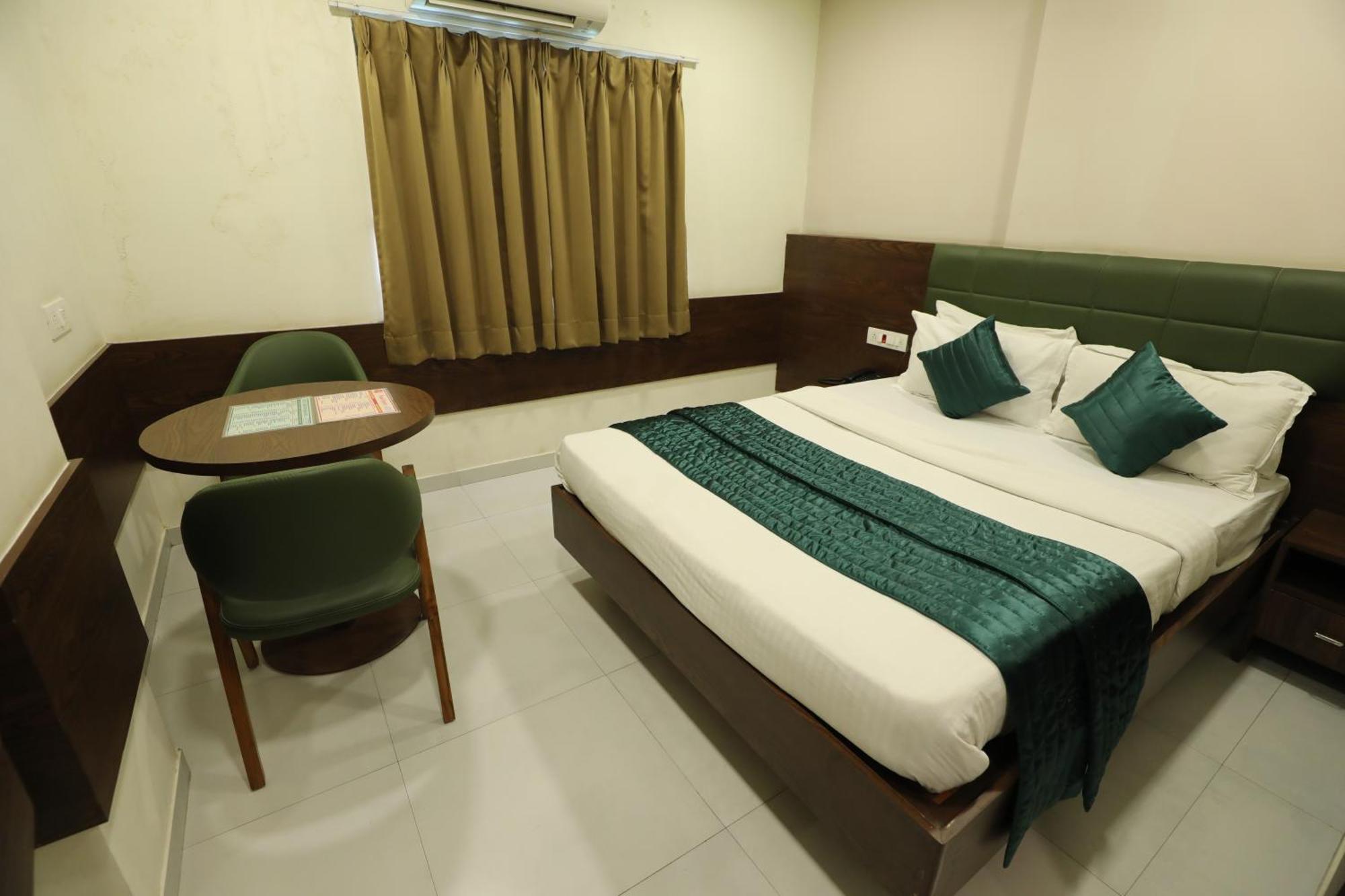 Greenotel Rooms Hazira, Surat Eksteriør billede