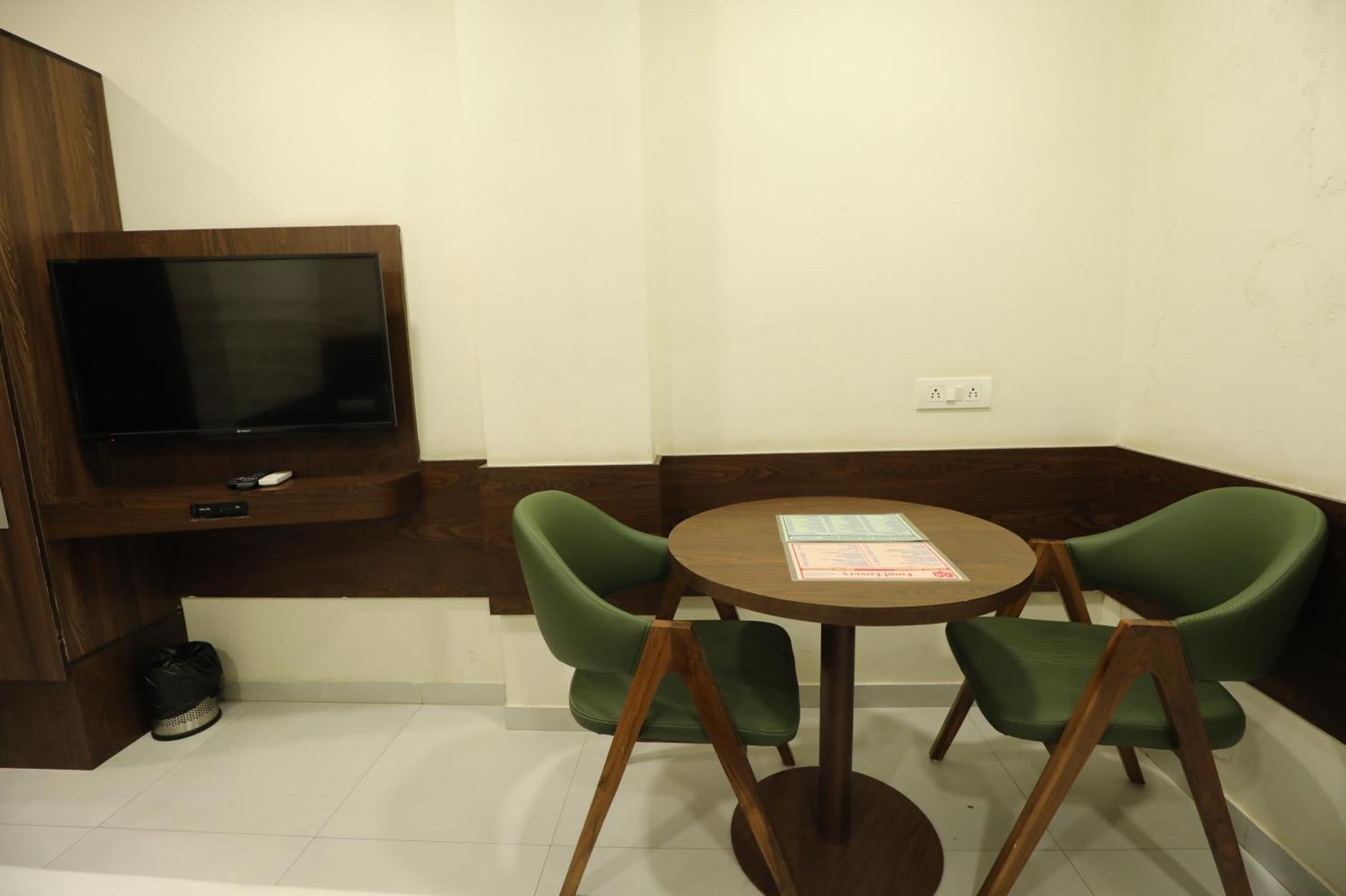 Greenotel Rooms Hazira, Surat Eksteriør billede