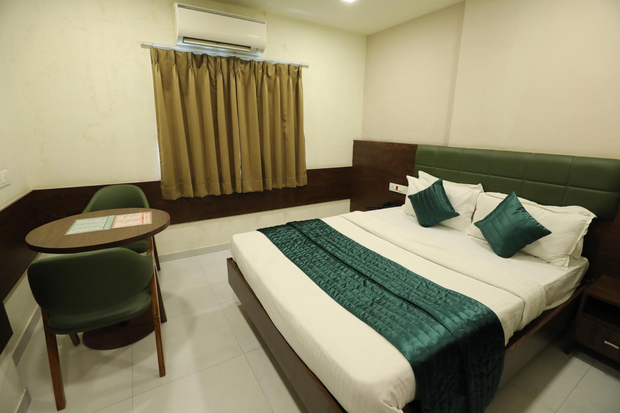 Greenotel Rooms Hazira, Surat Eksteriør billede