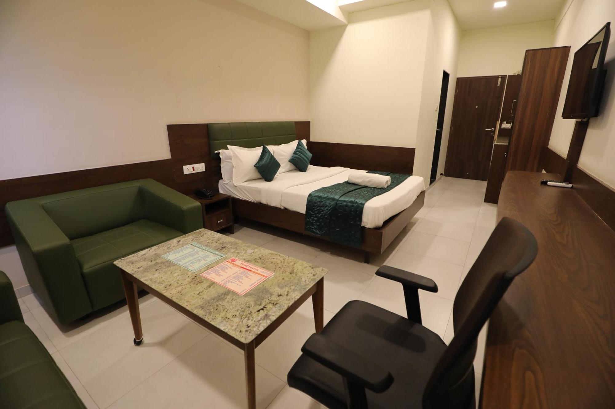 Greenotel Rooms Hazira, Surat Eksteriør billede