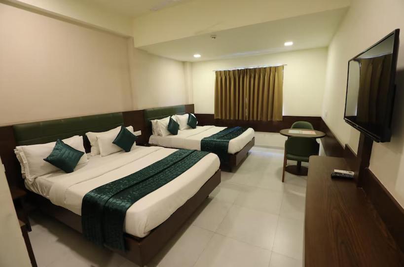 Greenotel Rooms Hazira, Surat Eksteriør billede