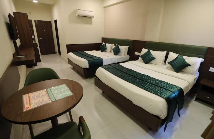 Greenotel Rooms Hazira, Surat Eksteriør billede